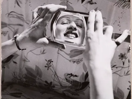 5.000 lire per un sorriso. Fotografie dal concorso dell'azienda cosmetica Gi.Vi.Emme, 1939-1941 Courtesy FVS - Fondo Villani Scarpellini